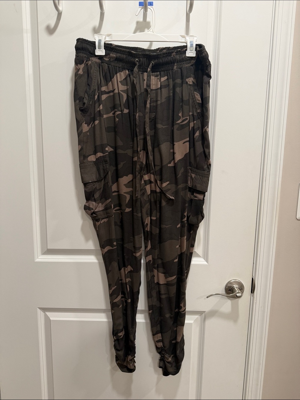 Women’s Camouflage Cargo Jogger Pants - Olive/Brown